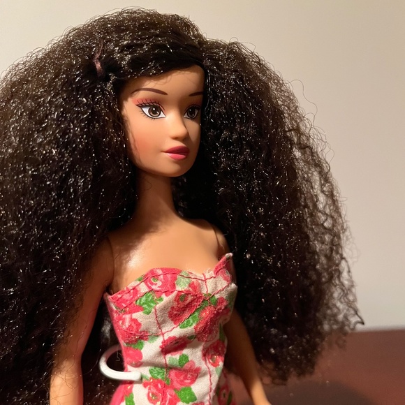 Naturalistas 11.5-inch Fashion Doll Kelsey with 4B Textured Hair - Picture 3 of 5